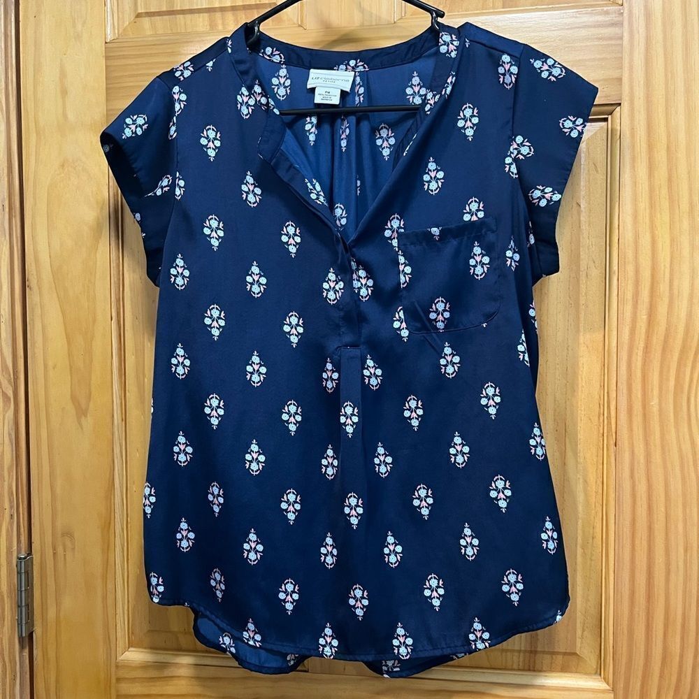 Liz Claiborne size Petite M silky blouse